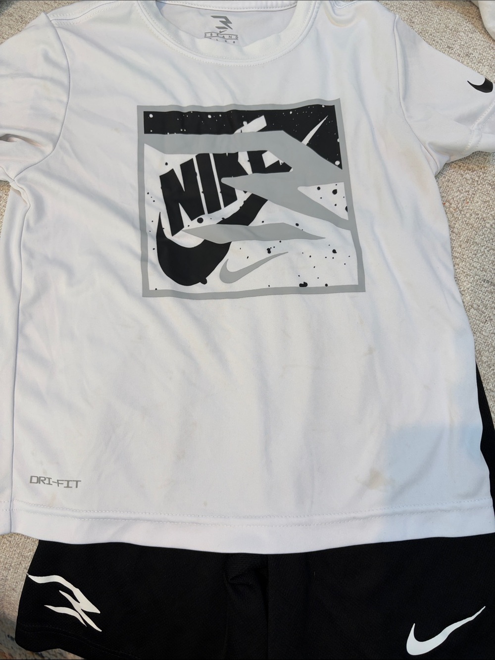 Boy’s Summer Bundle: Nike, Hurley, Under Armor - Picture 9 of 14